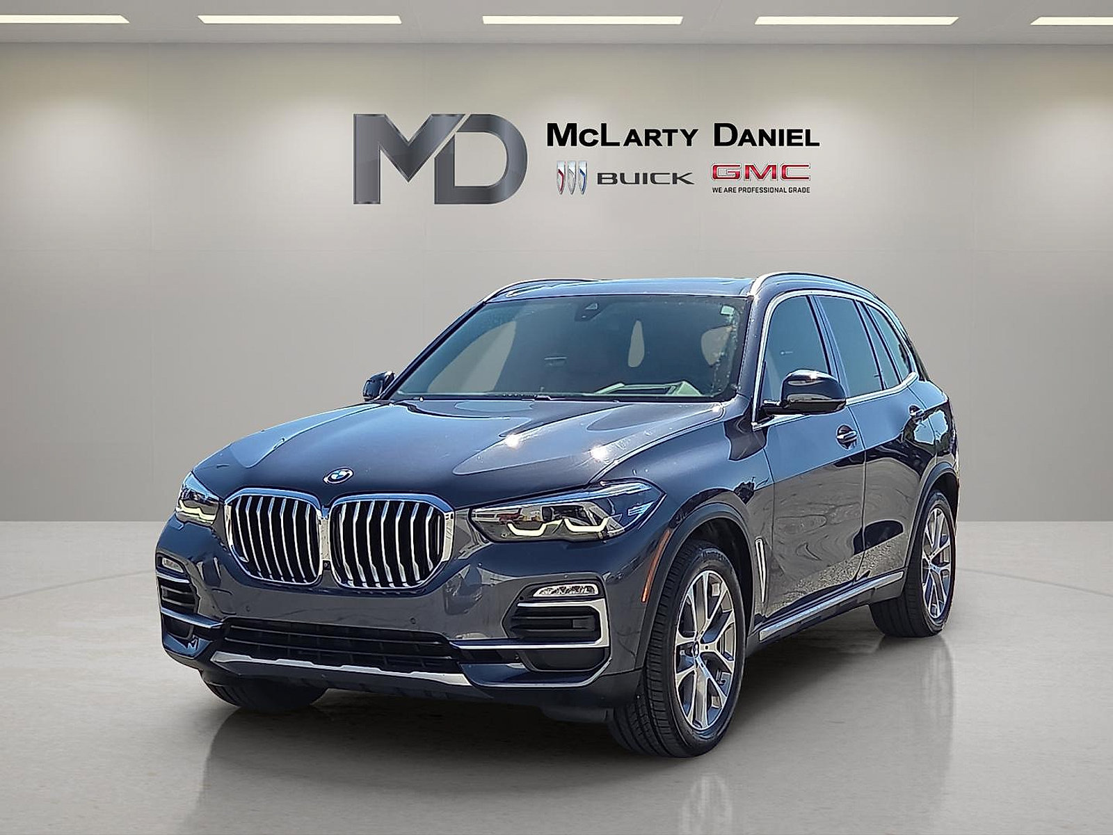 Used 2019 BMW X5 xDrive40i w/ Premium Package 2 AWD/4WD image 3