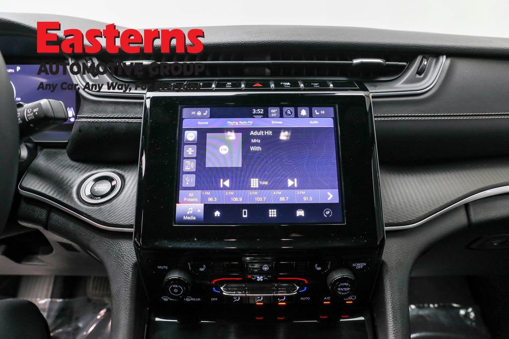 Used 2023 Jeep Grand Cherokee L Laredo image 12