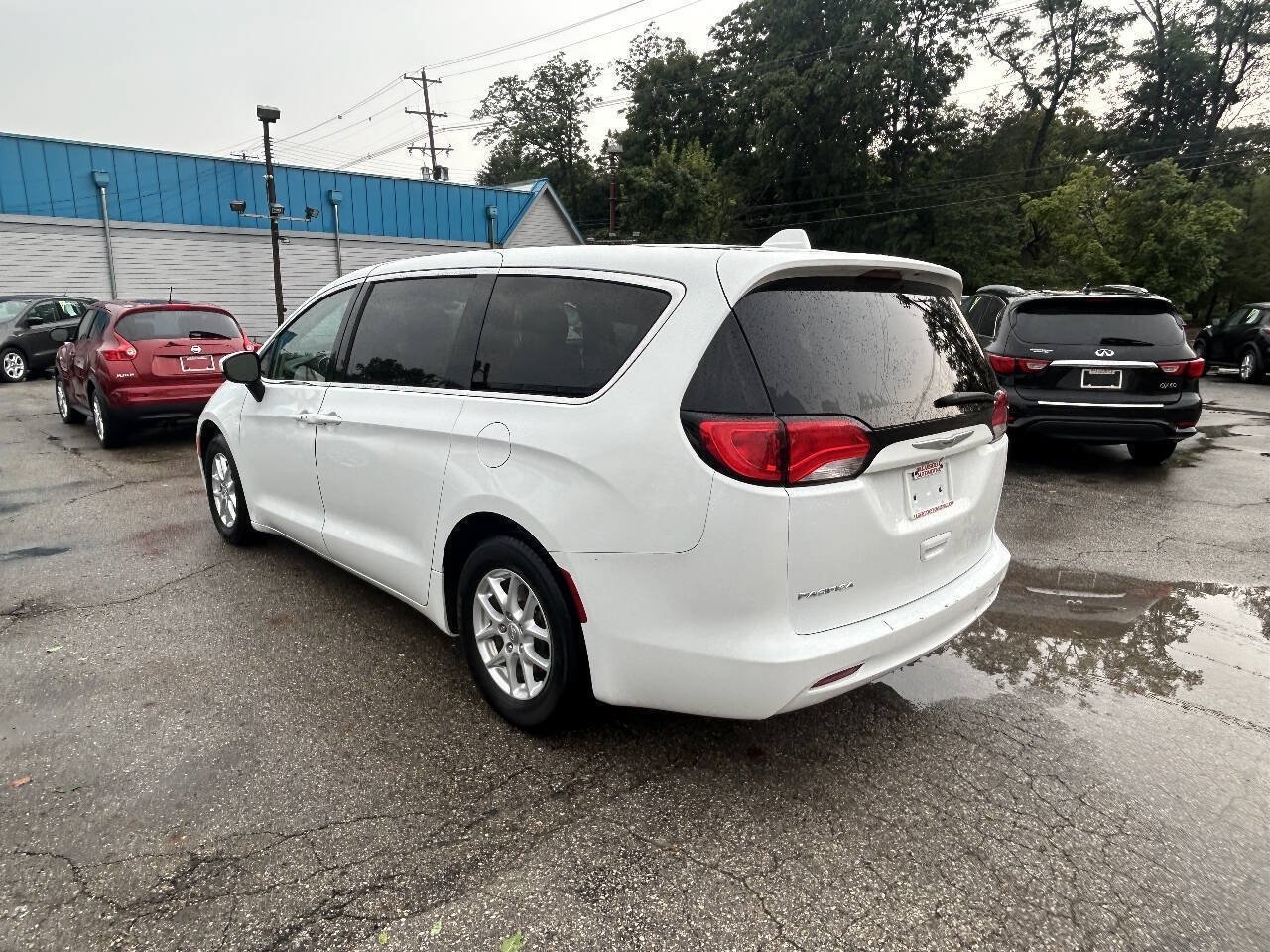 Used 2017 Chrysler Pacifica LX FWD image 10