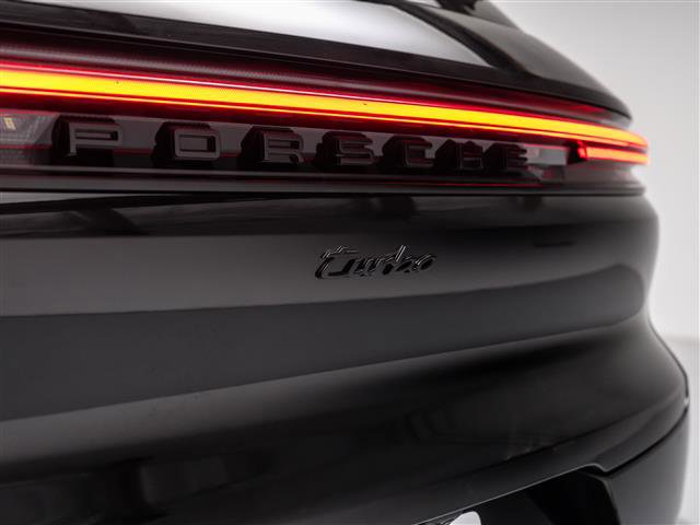 Used 2025 Porsche Cayenne Turbo AWD/4WD image 17