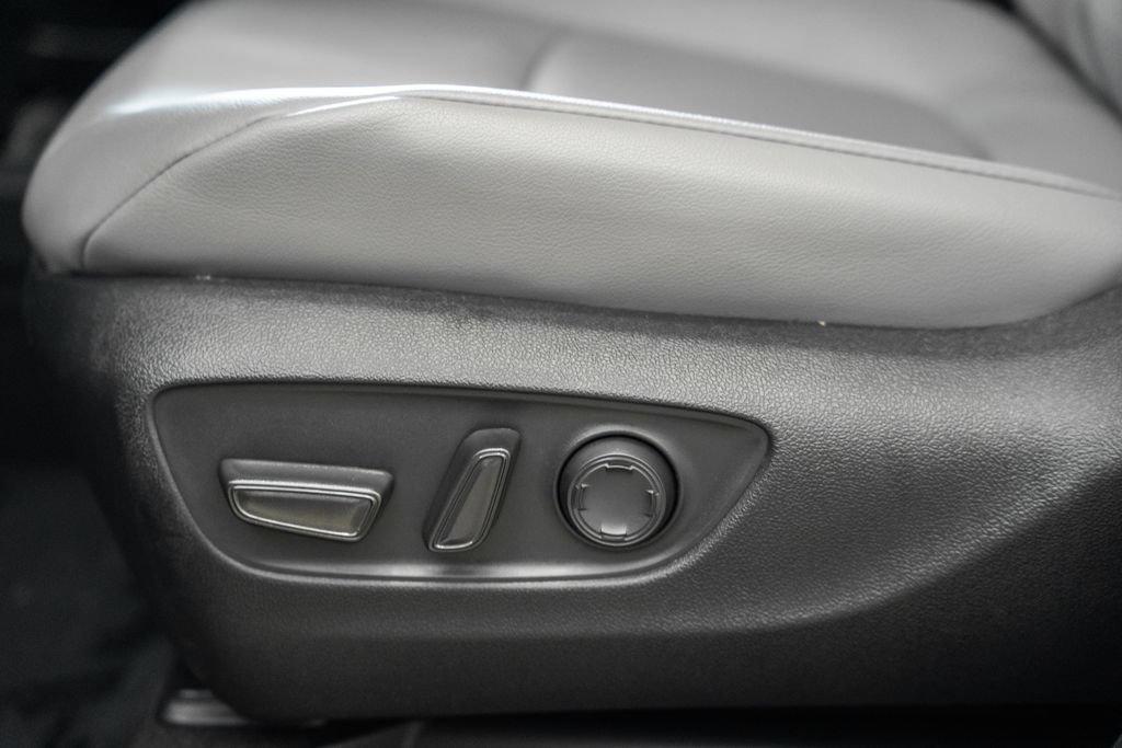 Used 2025 Toyota Sienna XLE FWD image 39