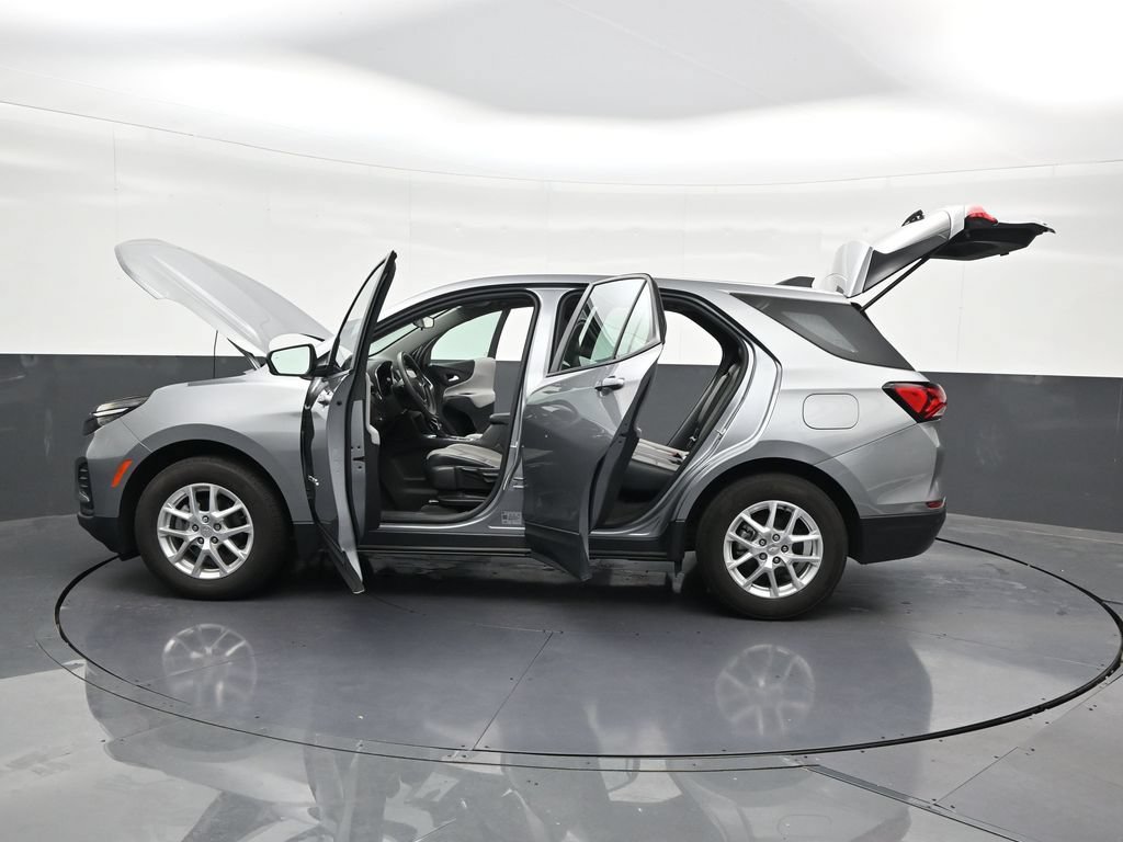 Used 2024 Chevrolet Equinox LS w/ Driver Confidence II Package FWD image 33