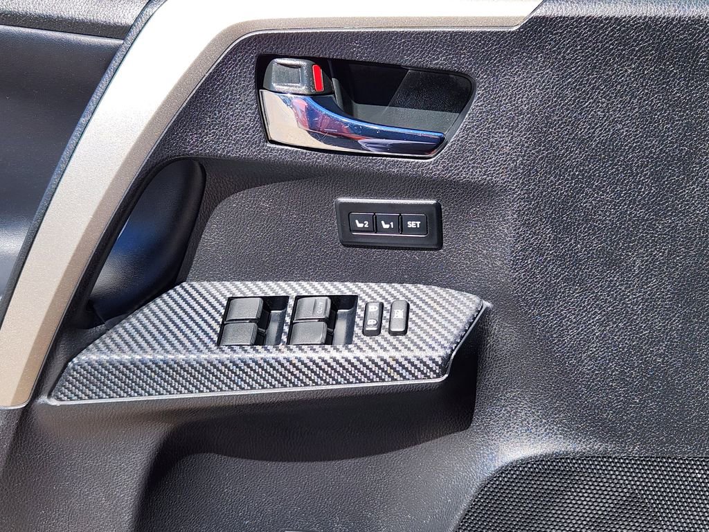 Used 2015 Toyota RAV4 Limited w/ Technology Package image 20