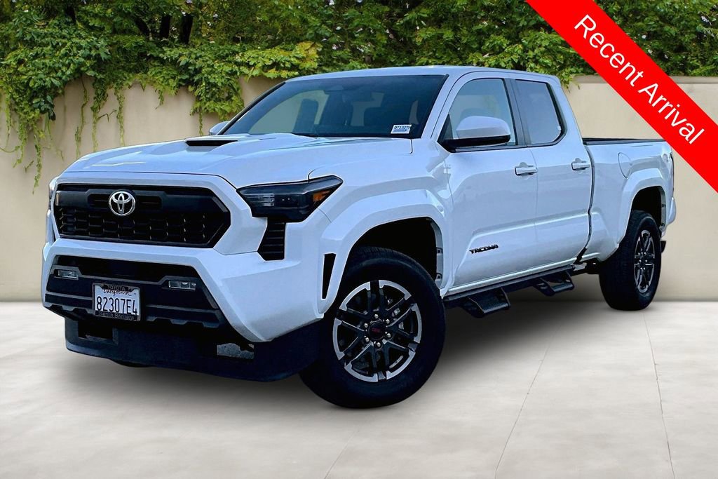 Used 2025 Toyota Tacoma TRD Sport AWD/4WD image 3