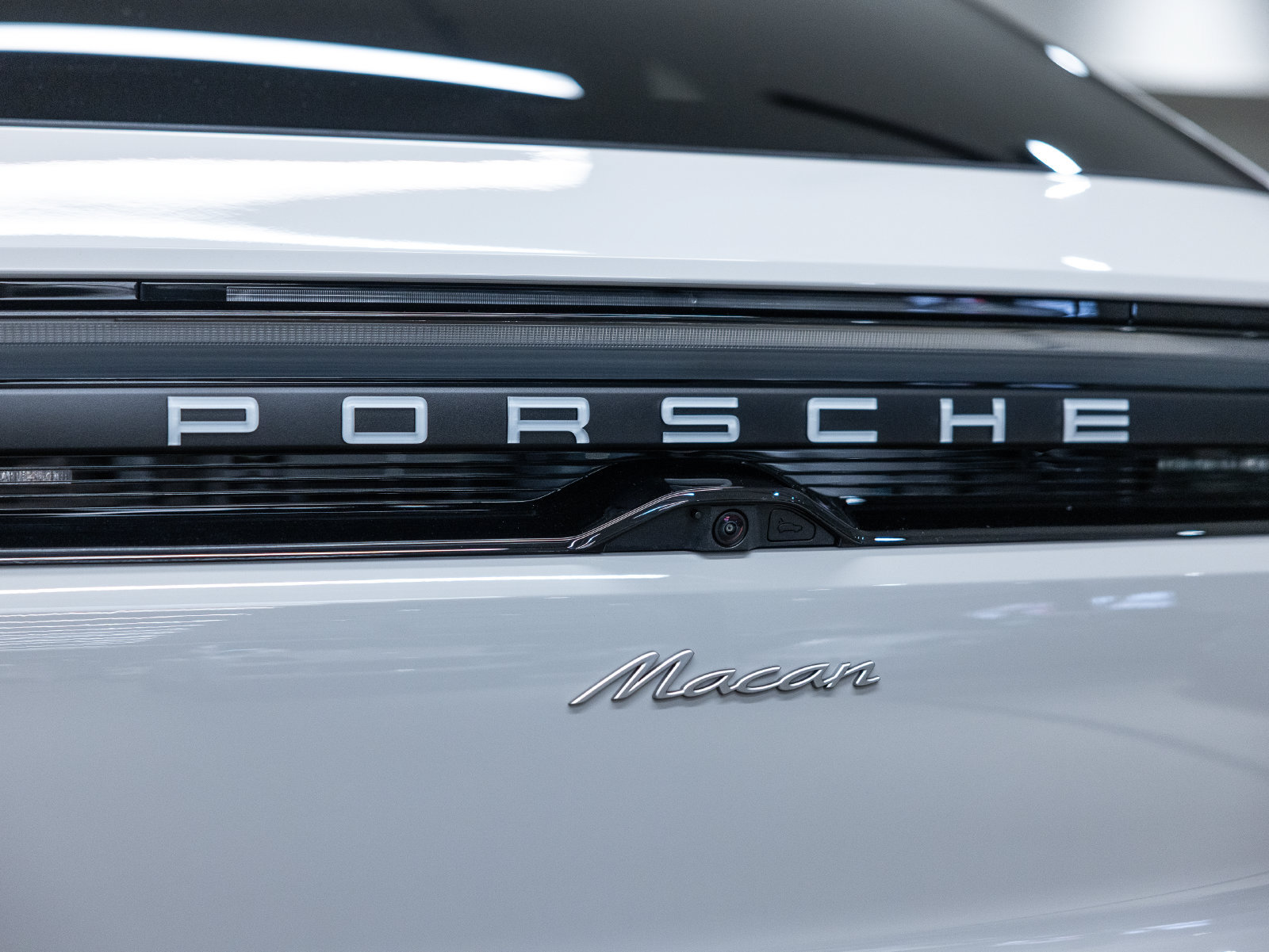 New 2026 Porsche Macan Electric RWD image 20