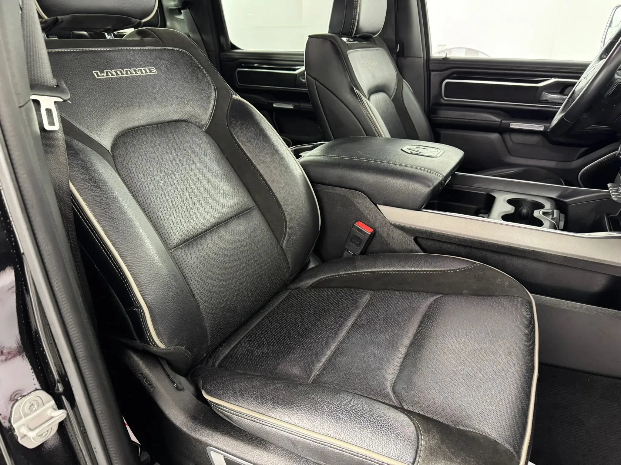 Used 2022 RAM 1500 Laramie w/ Sport Appearance Package AWD/4WD image 34