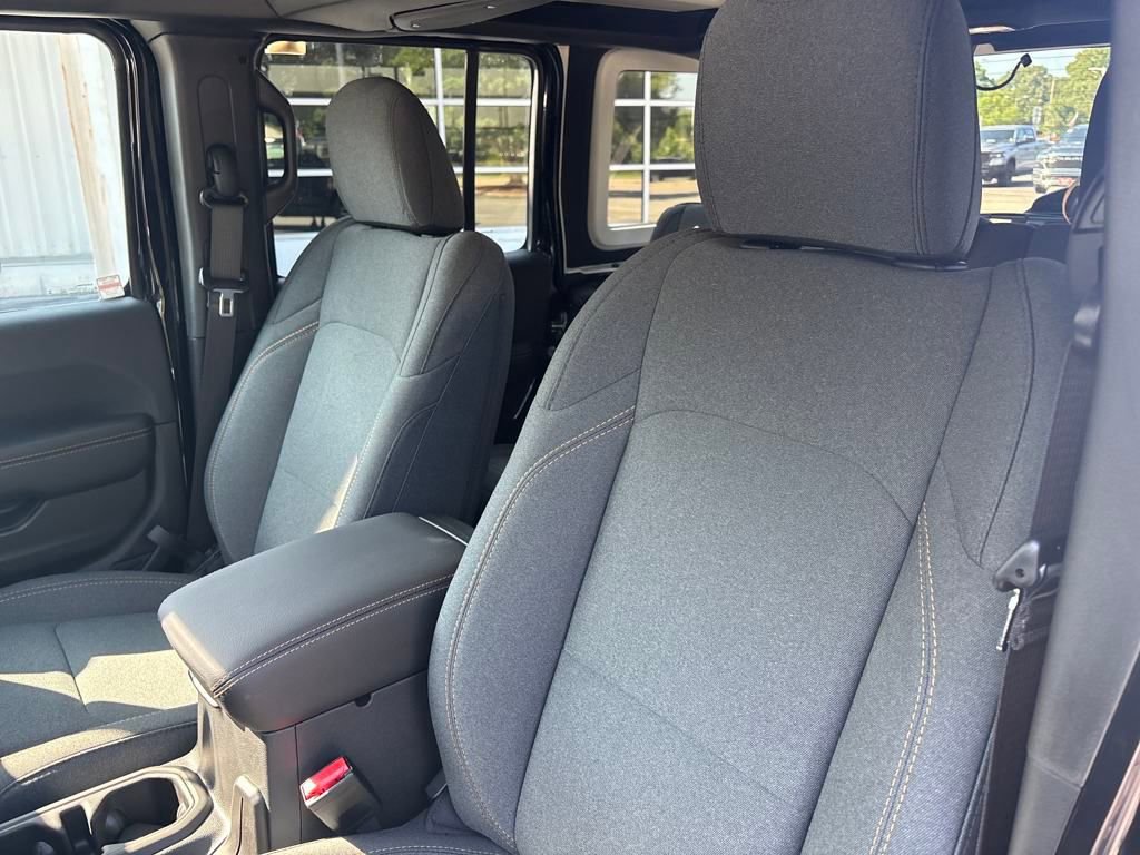 Used 2024 Jeep Wrangler Sahara image 18