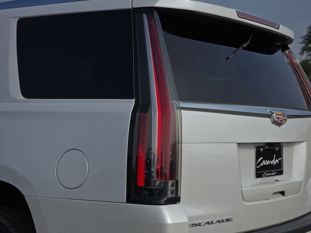 Used 2020 Cadillac Escalade Luxury image 35