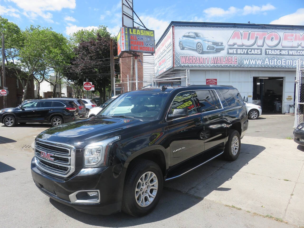 Used 2016 GMC Yukon SLT w/ Open Road Package AWD/4WD image 2