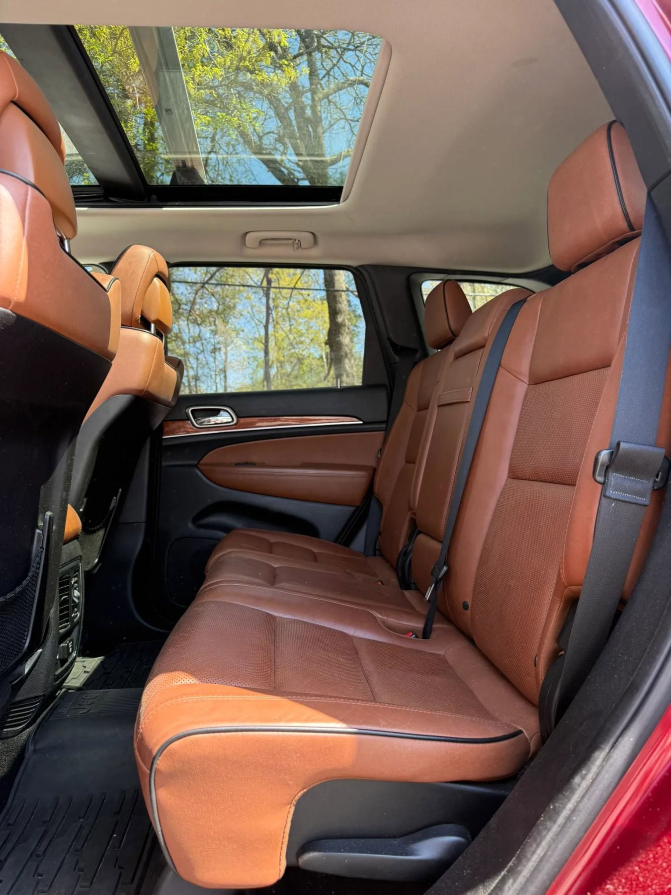 Used 2013 Jeep Grand Cherokee Overland w/ Advance Technology Group AWD/4WD image 6