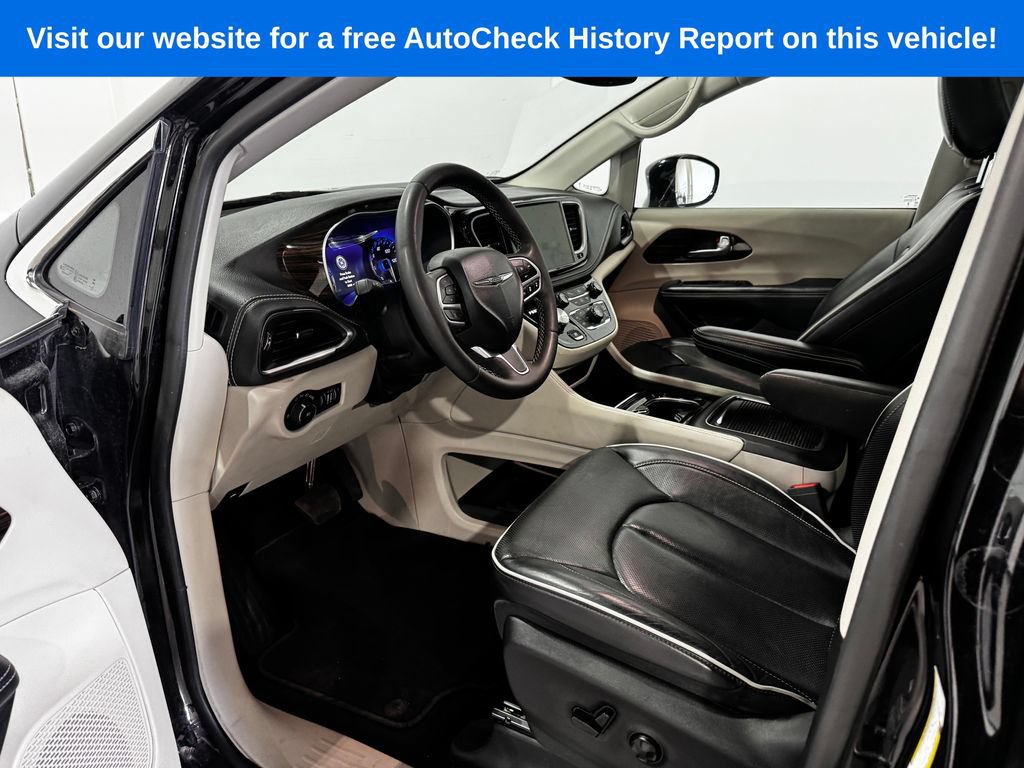 Used 2024 Chrysler Pacifica Limited FWD image 16