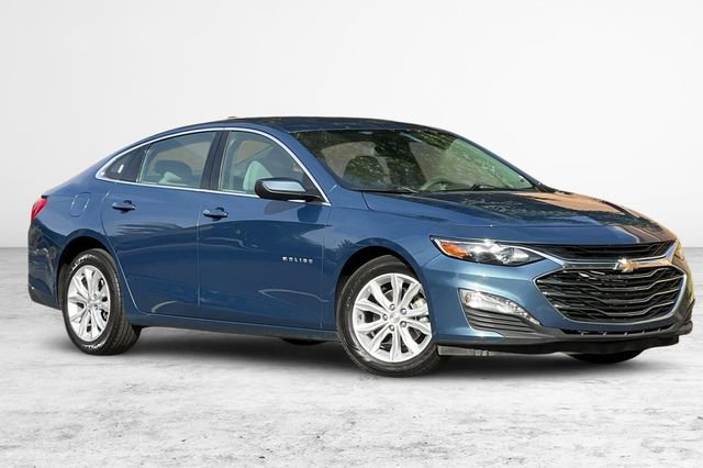 Used 2025 Chevrolet Malibu LT FWD image 2