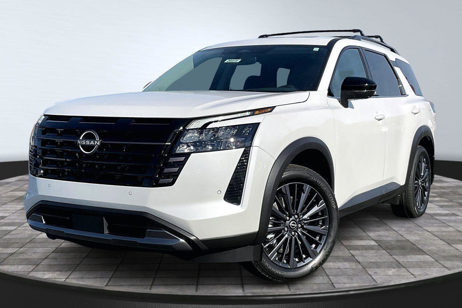 New 2026 Nissan Pathfinder SL image 2