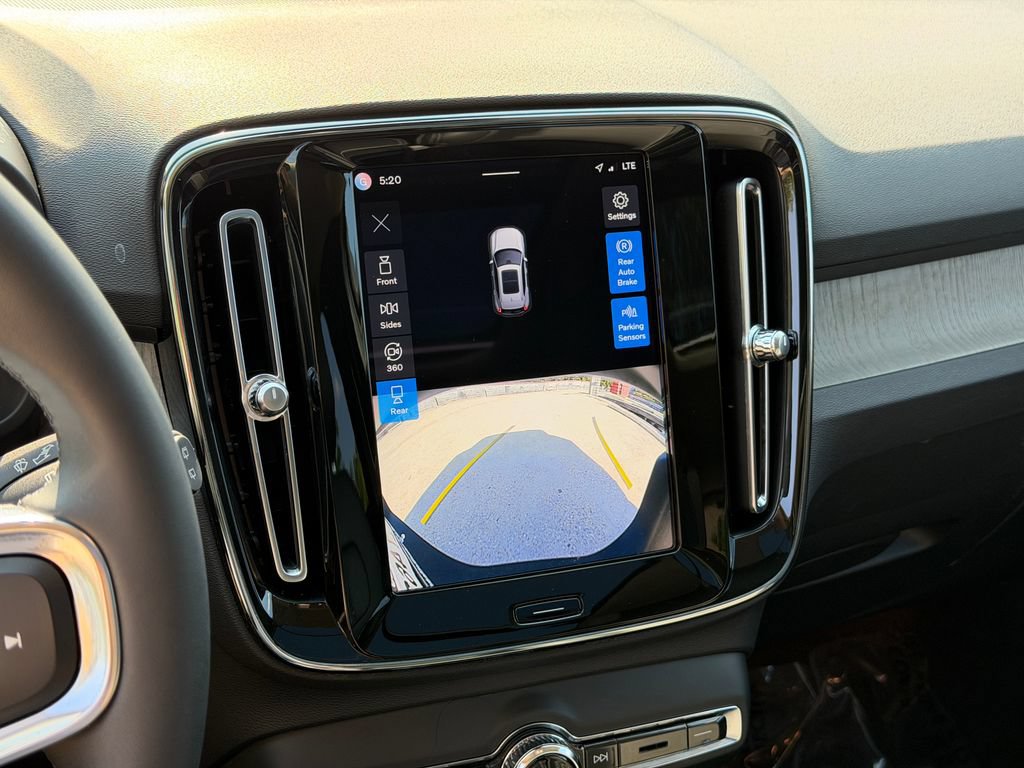 Certified 2023 Volvo XC40 B5 Plus w/ Protection Package Premier AWD/4WD image 17