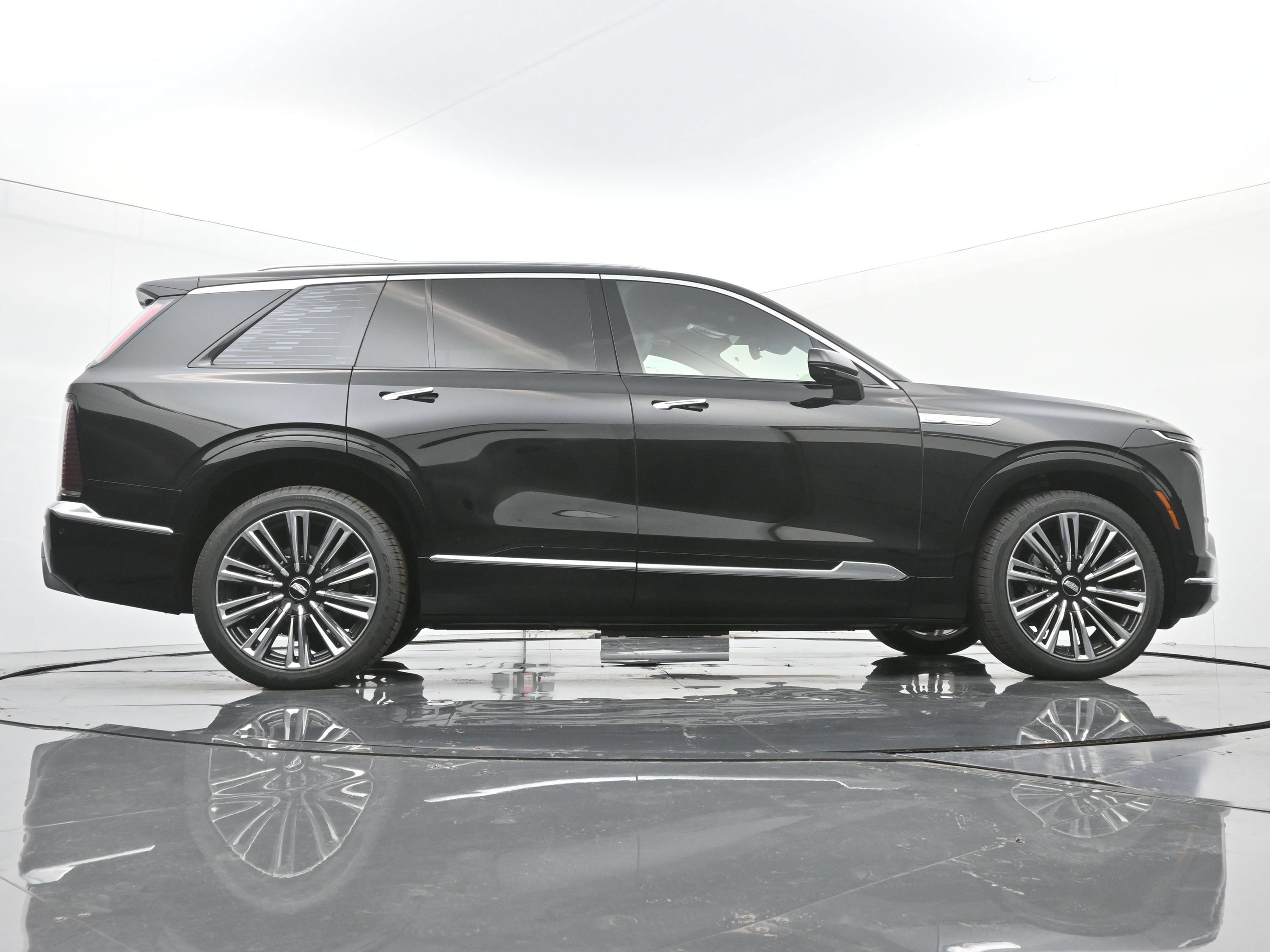 New 2026 Cadillac Vistiq Premium Luxury w/ LPO, Floor Liner Package AWD/4WD image 20