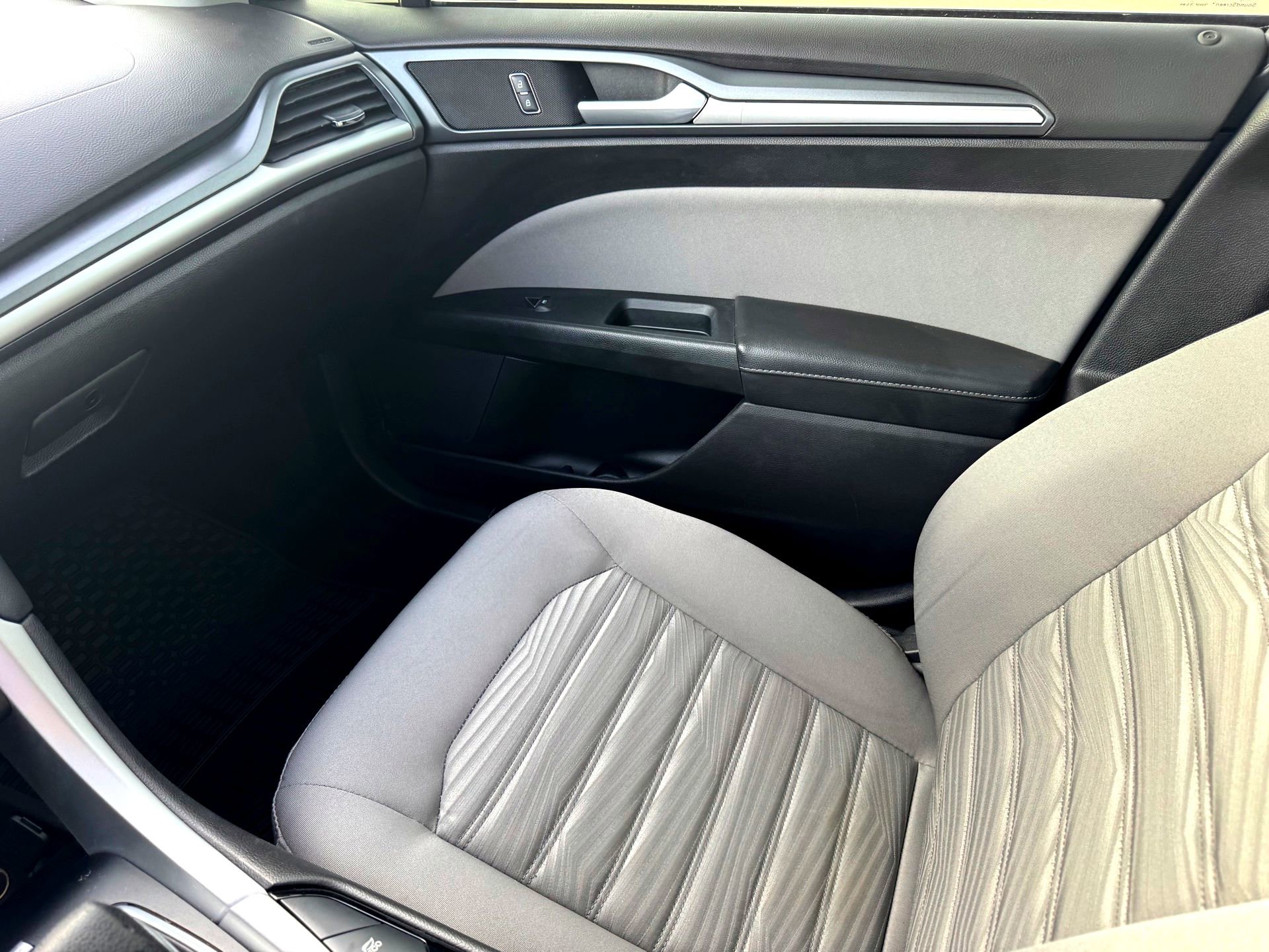 Used 2016 Ford Fusion S image 29