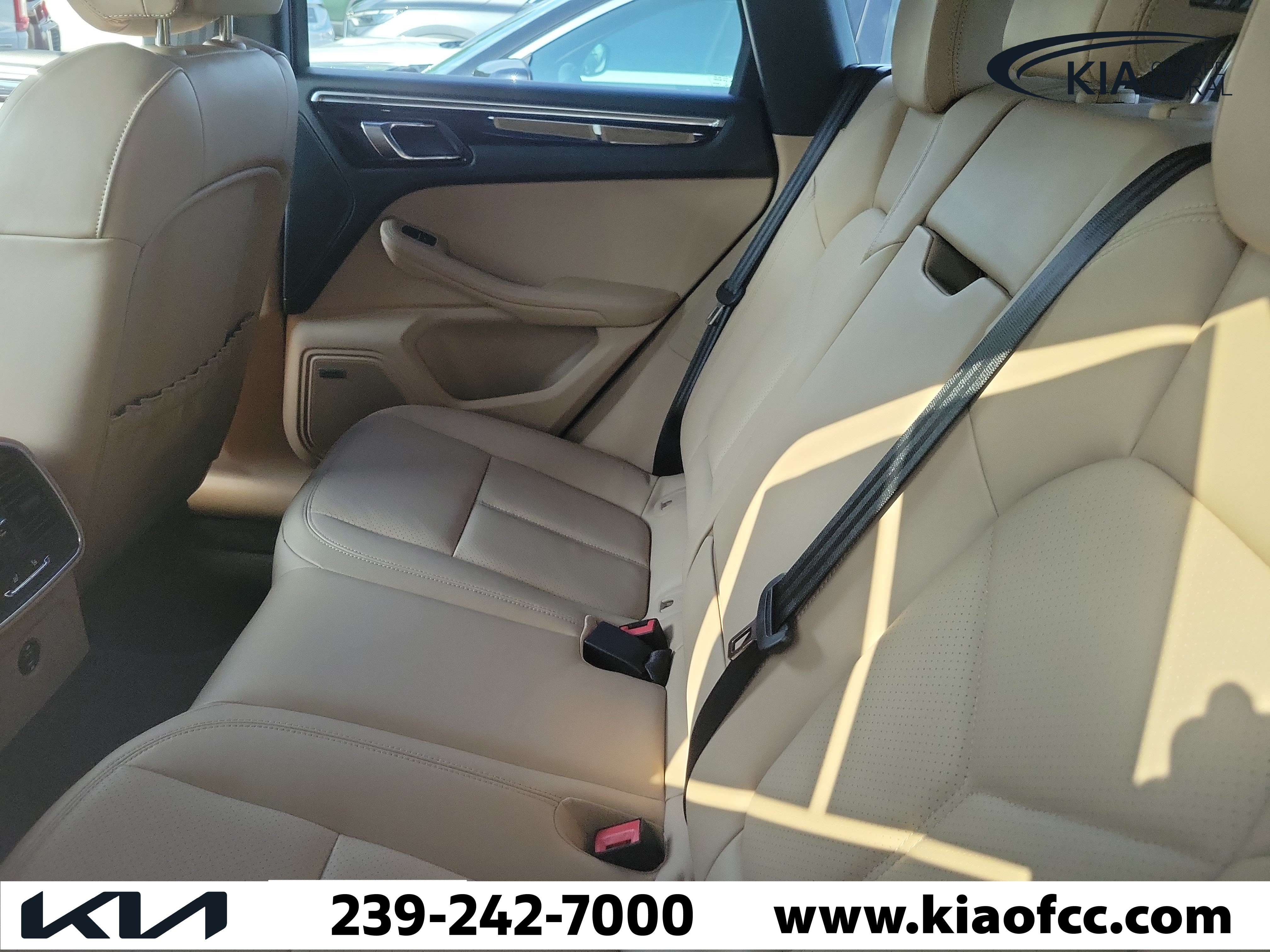 Used 2025 Porsche Macan AWD/4WD image 10