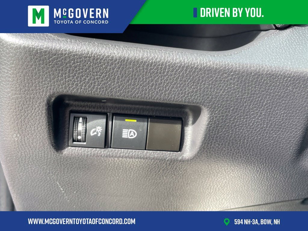 Used 2024 Toyota RAV4 LE AWD/4WD image 28