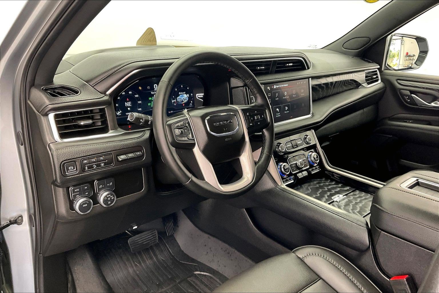Used 2024 GMC Yukon Denali AWD/4WD image 14