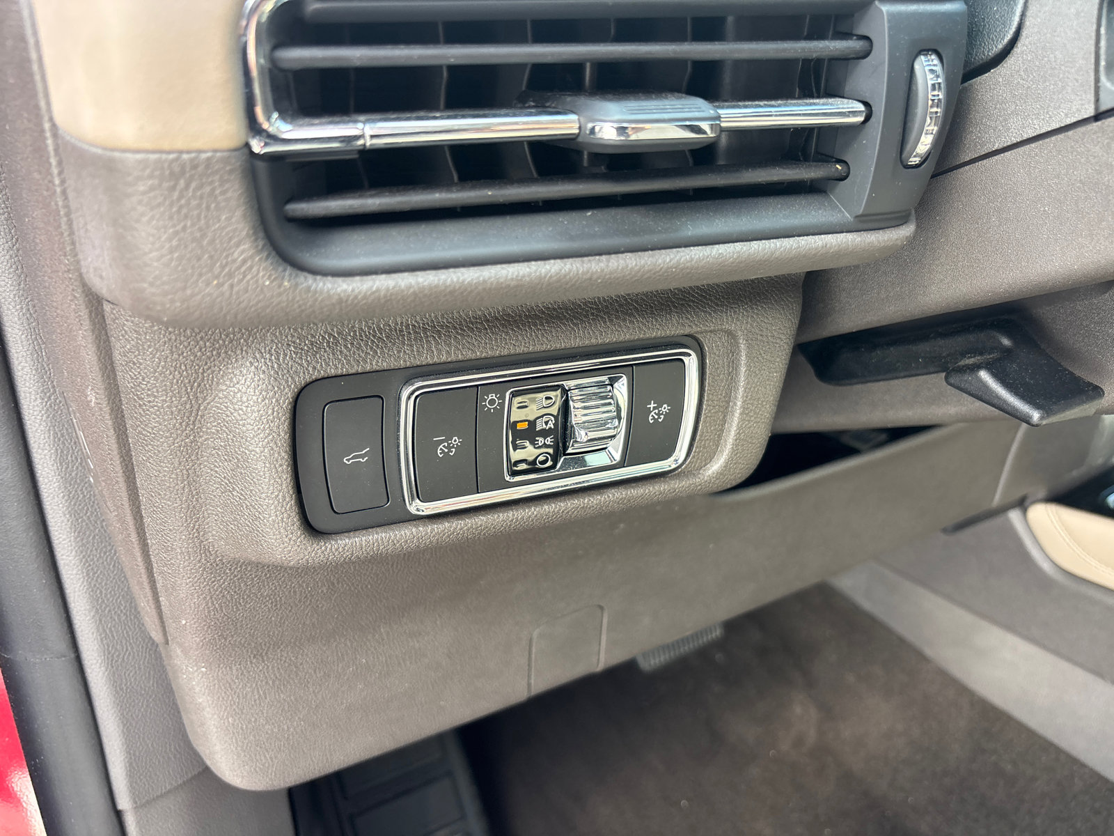 Used 2022 Lincoln Corsair AWD w/ Premium Package image 14