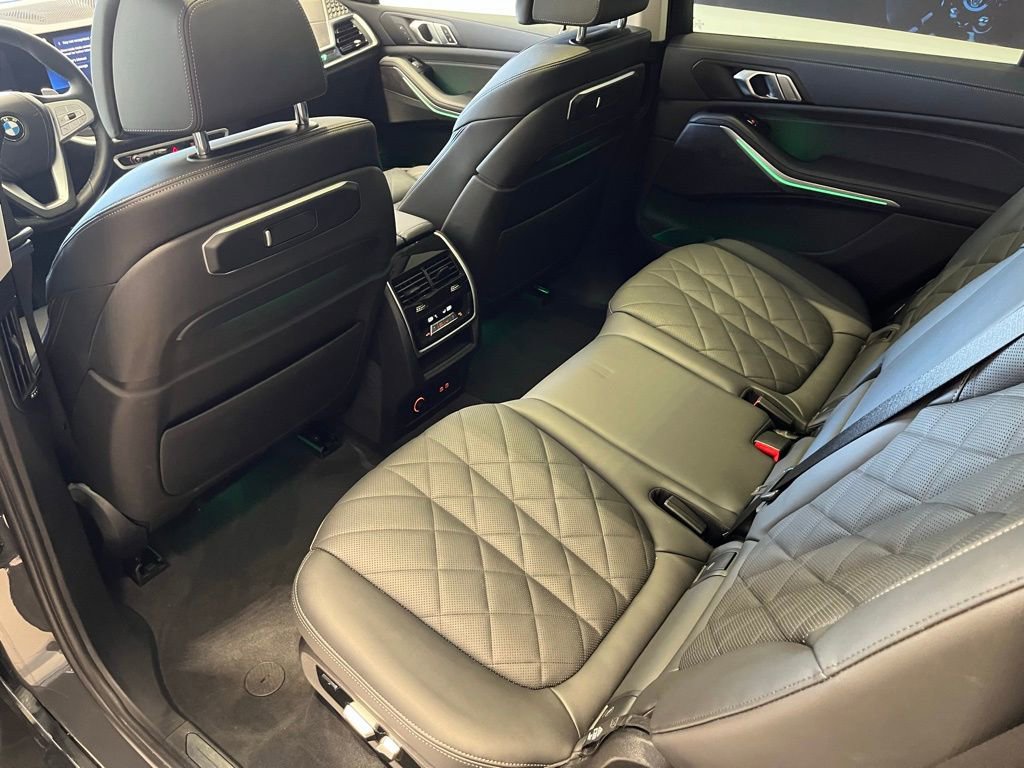 Used 2023 BMW X7 xDrive40i w/ Parking Assistance Package image 22