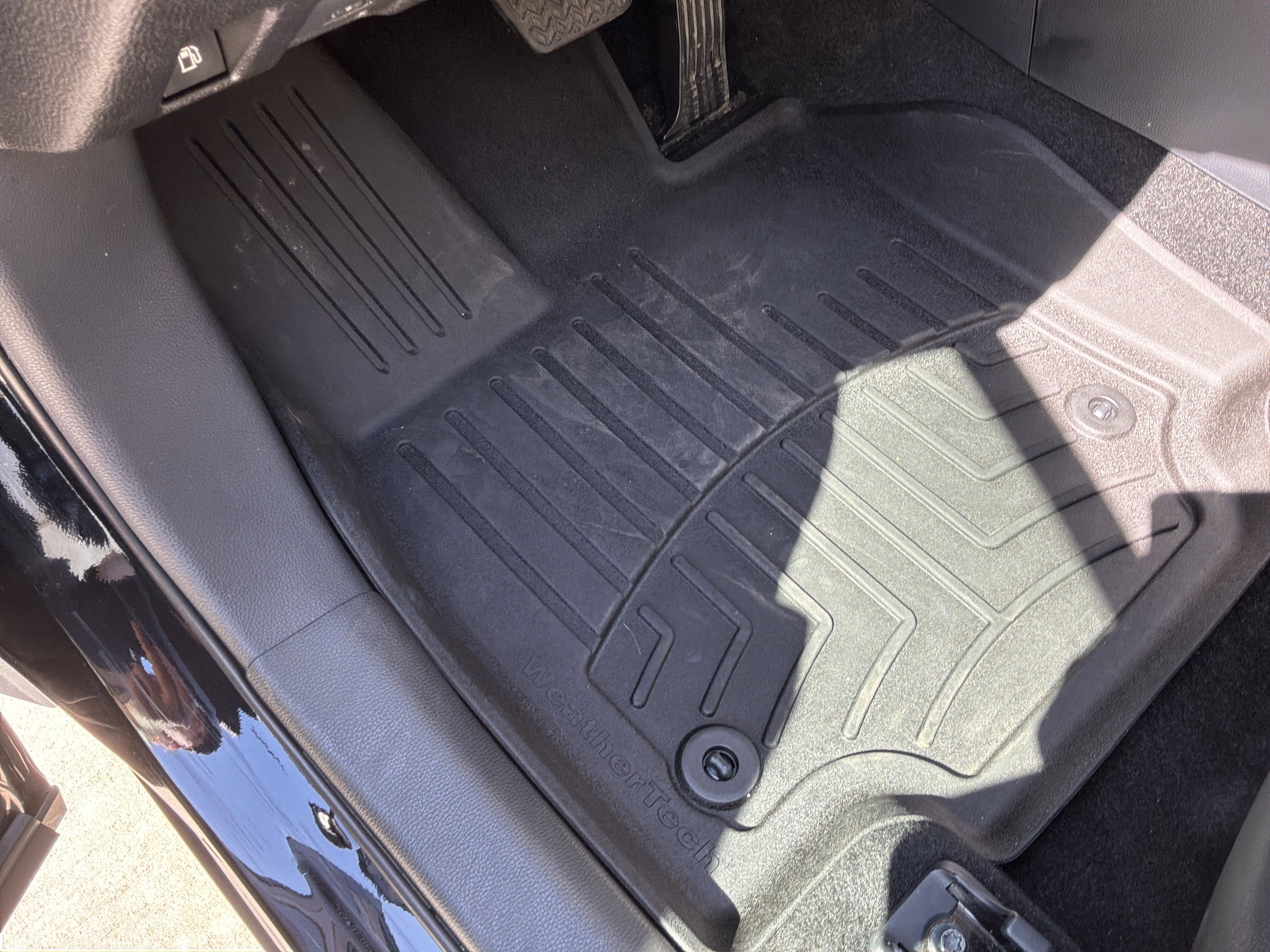 Used 2025 Toyota RAV4 XLE Premium AWD/4WD image 17