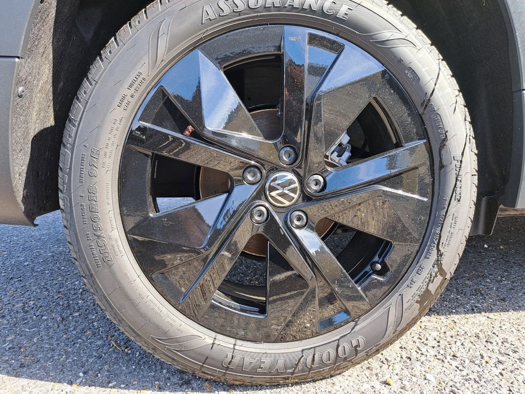 New 2026 Volkswagen Taos SE image 26