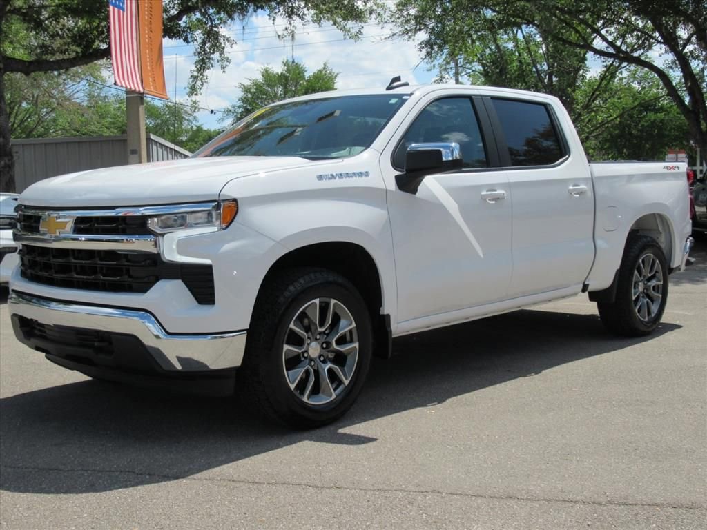 Used 2024 Chevrolet Silverado 1500 LT AWD/4WD image 3