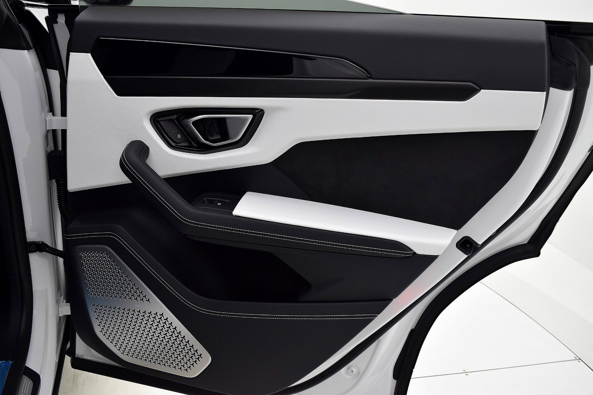 Used 2021 Lamborghini Urus image 38