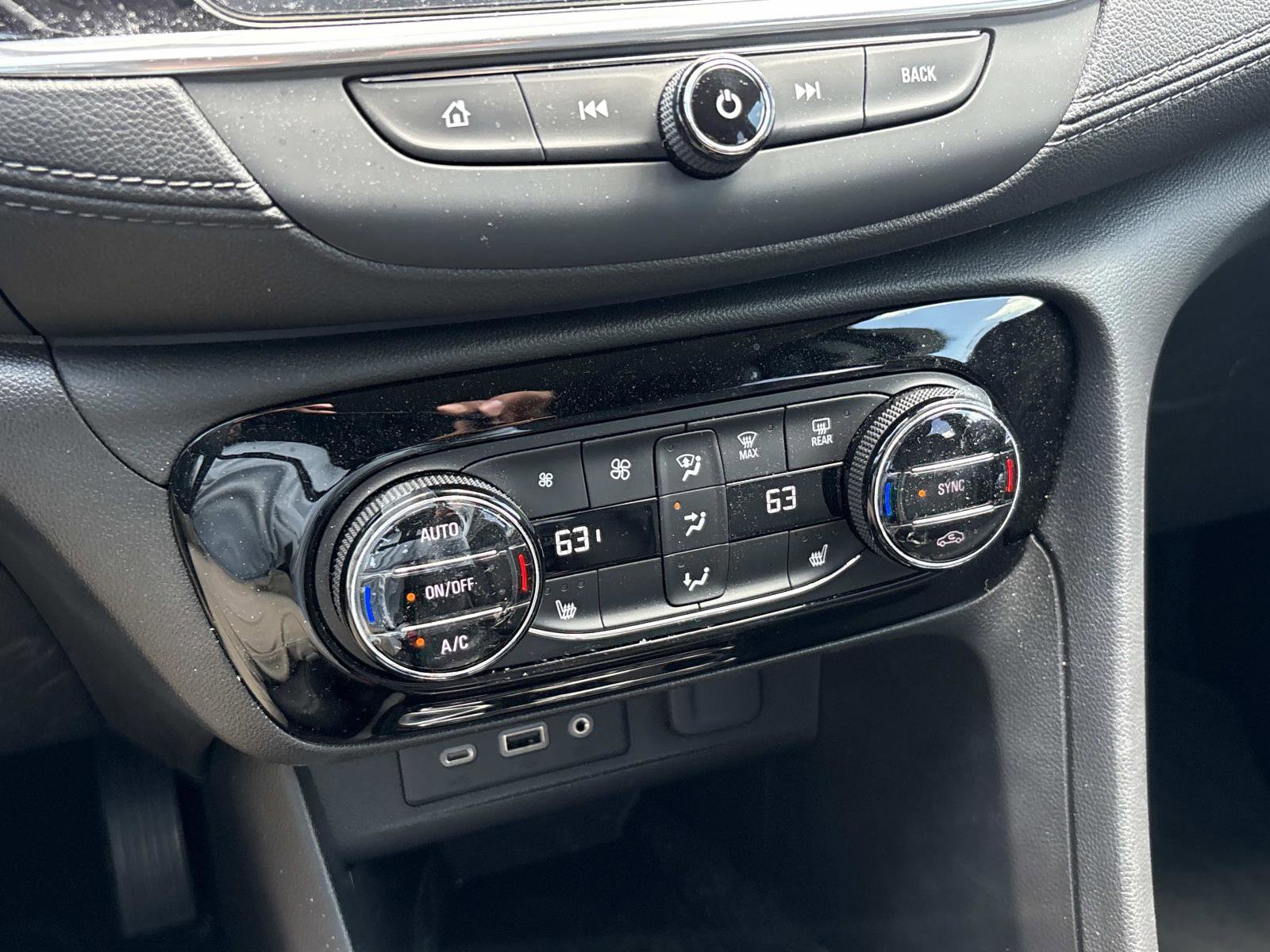 Used 2022 Buick Encore GX Essence w/ Advanced Technology Package FWD image 25