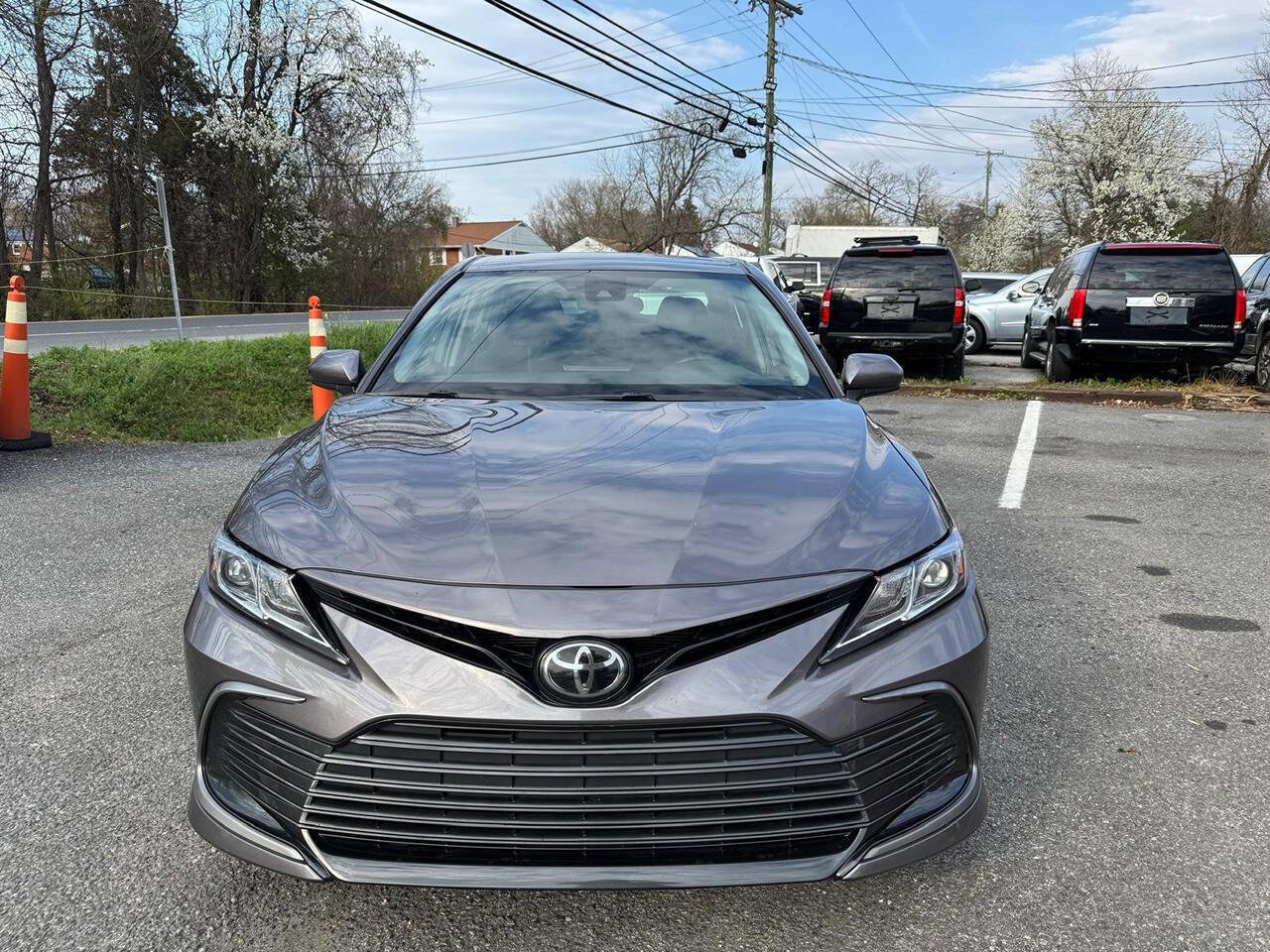 Used 2022 Toyota Camry LE image 1