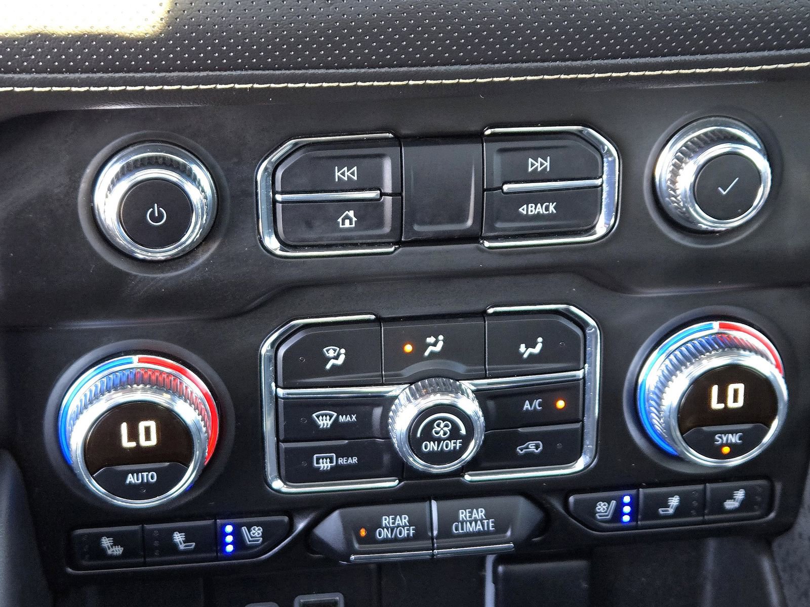 Used 2022 GMC Yukon SLT w/ SLT Luxury Package image 19