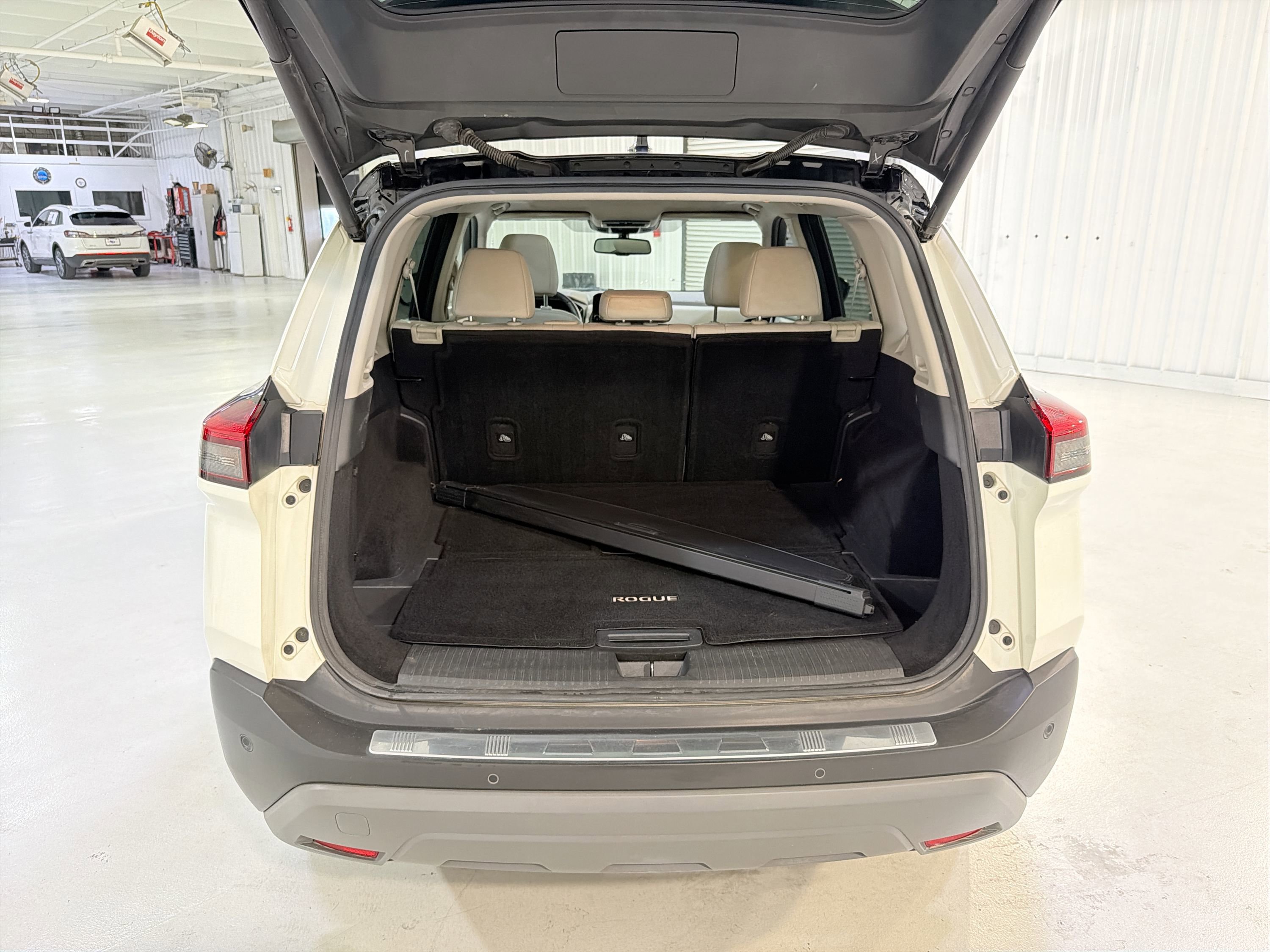 Used 2021 Nissan Rogue SL w/ Premium Package FWD image 28