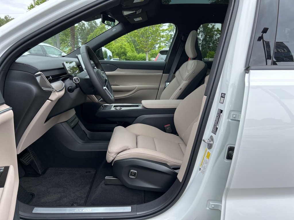 New 2025 Volvo EX90 Plus image 4