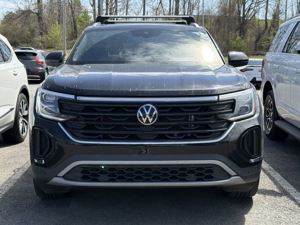 Used 2024 Volkswagen Atlas Cross Sport SE w/ Panoramic Sunroof Package image 2