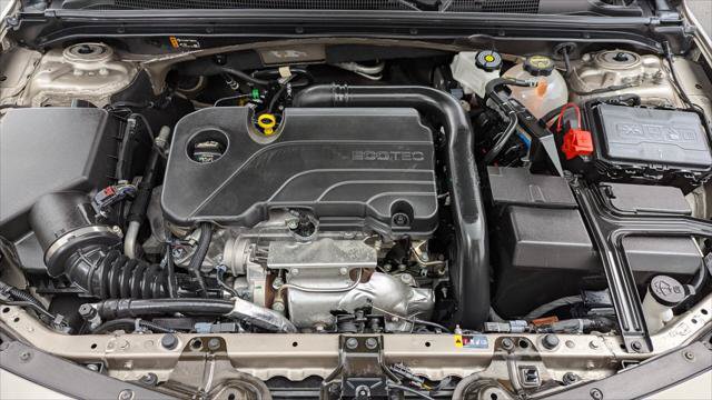Used 2025 Chevrolet Malibu LT FWD image 32