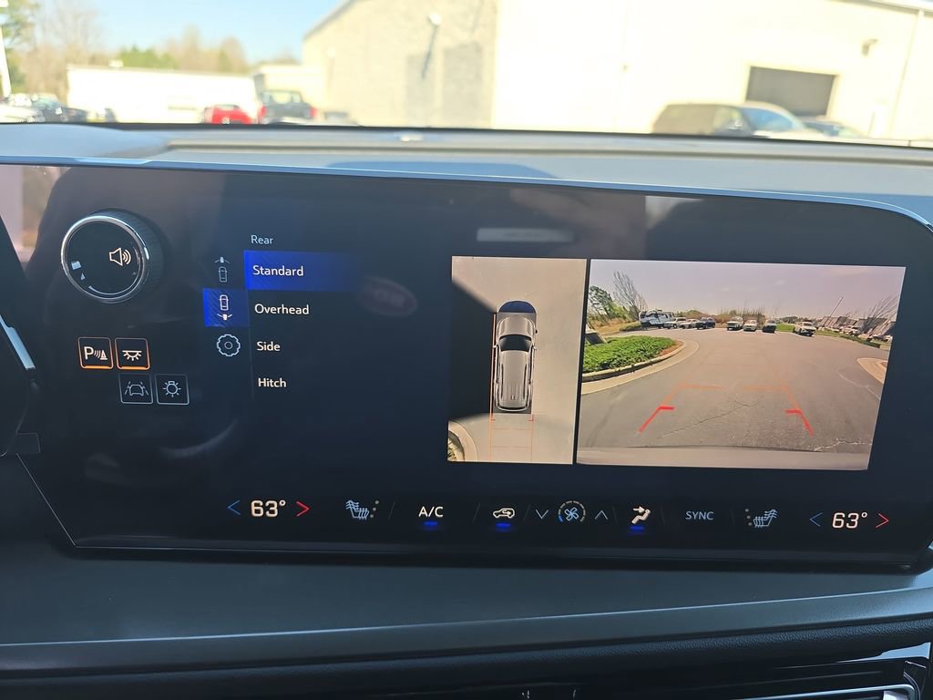 New 2026 Chevrolet Traverse LT w/ Sun and Wheel Package FWD image 23