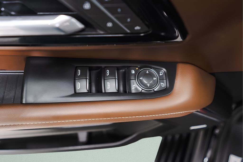 Used 2025 Chevrolet Suburban High Country image 26