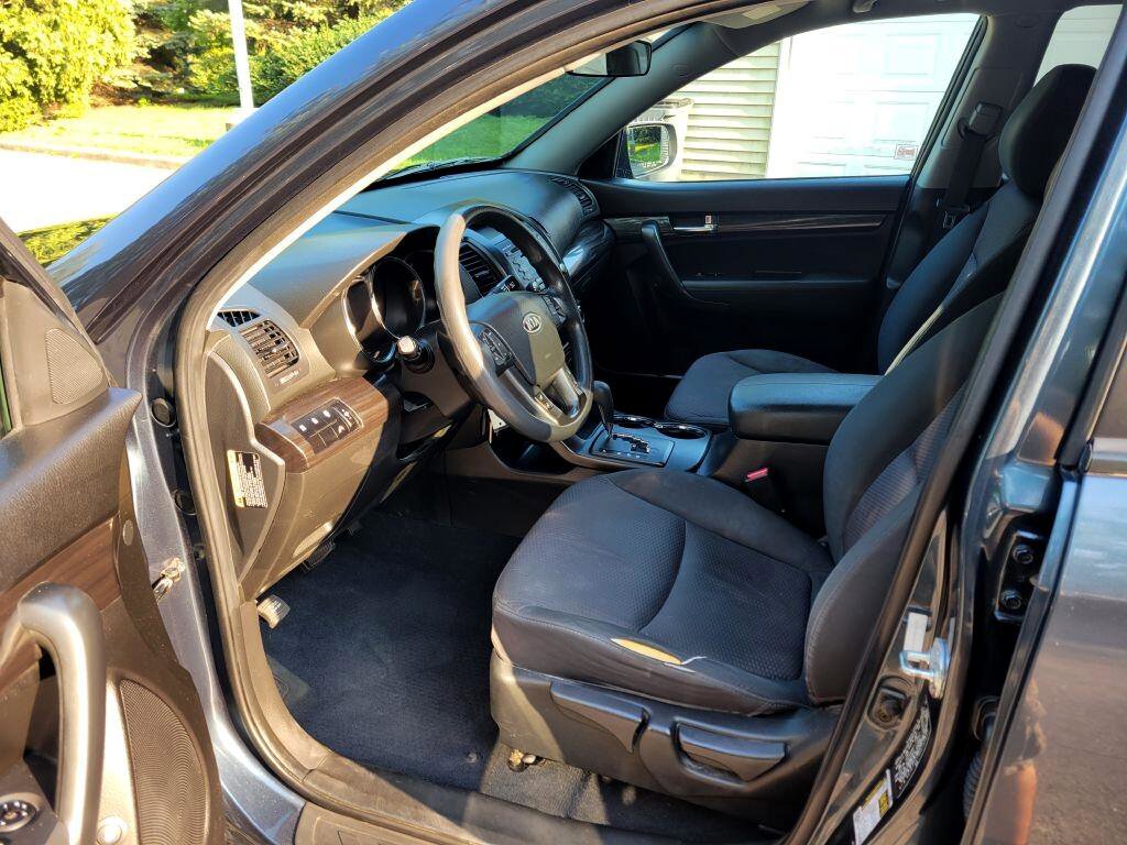Used 2011 Kia Sorento LX image 10