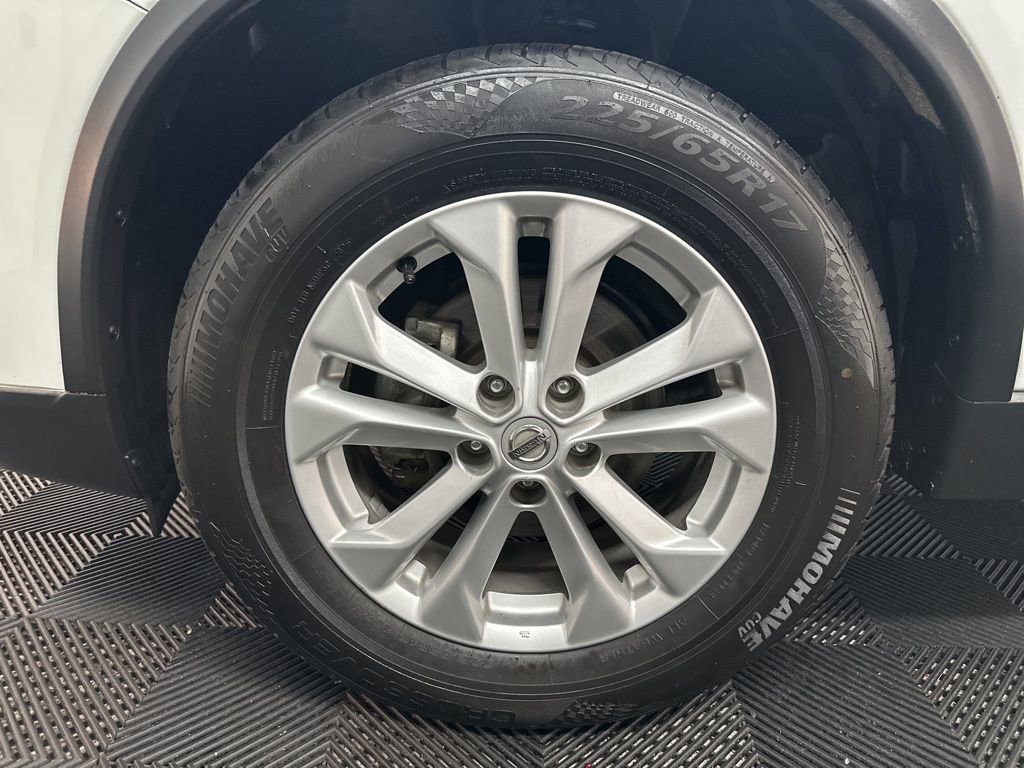 Used 2016 Nissan Rogue SV image 34