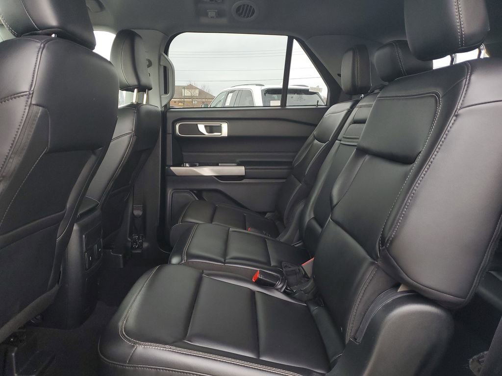 Used 2023 Ford Explorer XLT w/ Equipment Group 202A image 11