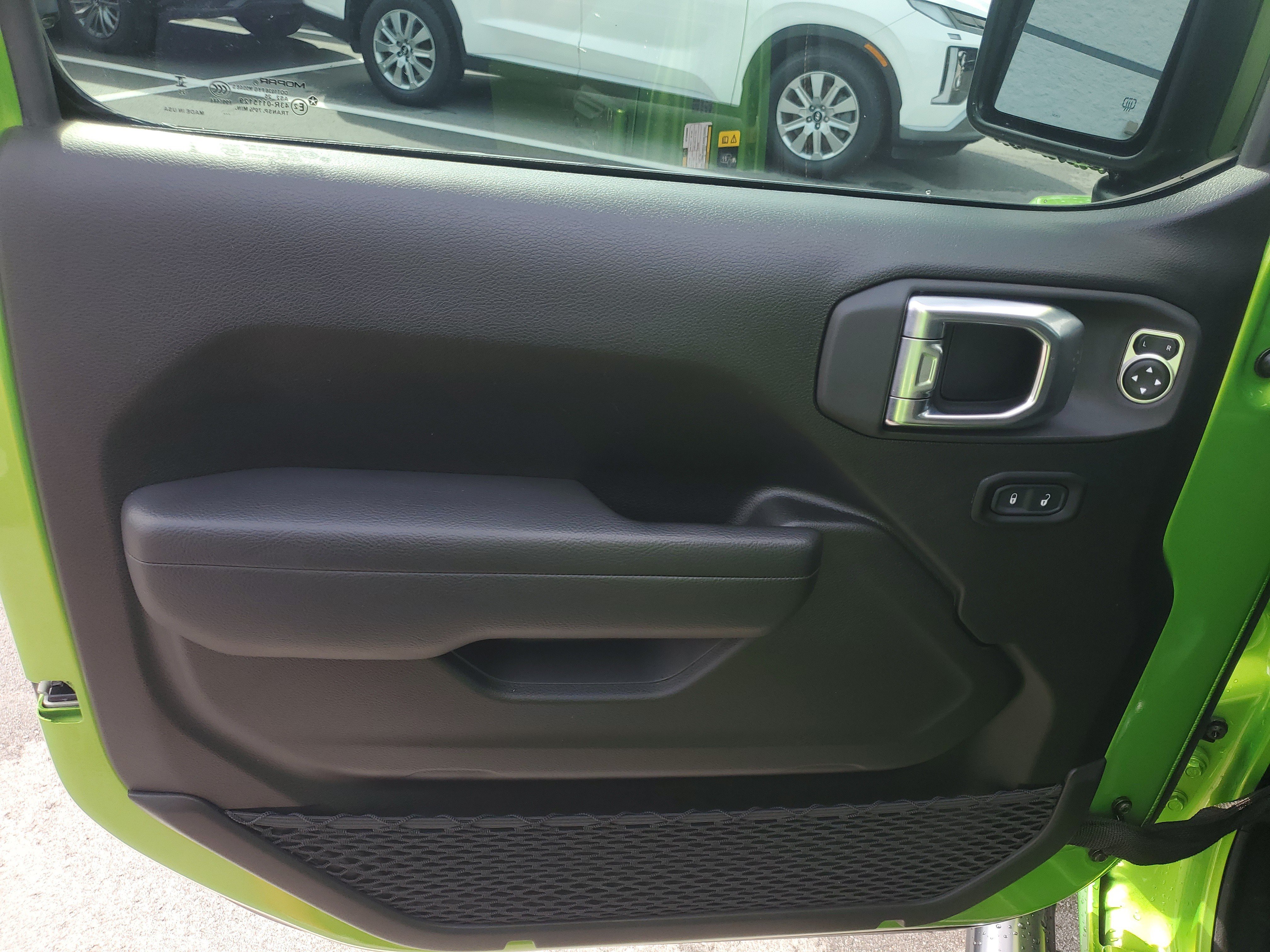 Used 2025 Jeep Gladiator Sport AWD/4WD image 11