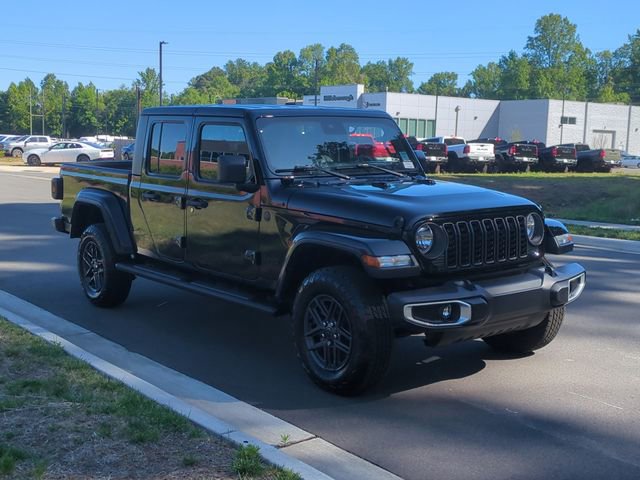 Used 2024 Jeep Gladiator Sport AWD/4WD image 15
