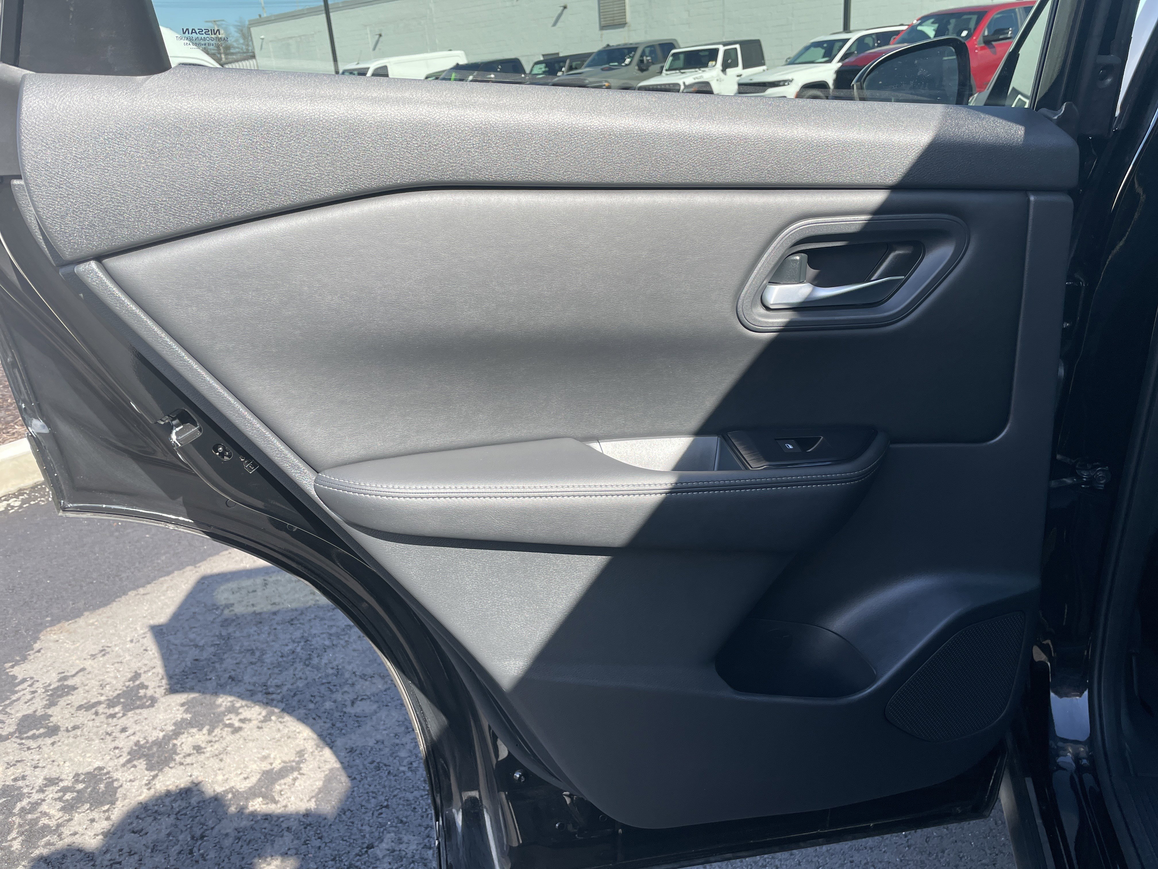 Used 2026 Nissan Rogue SV image 27