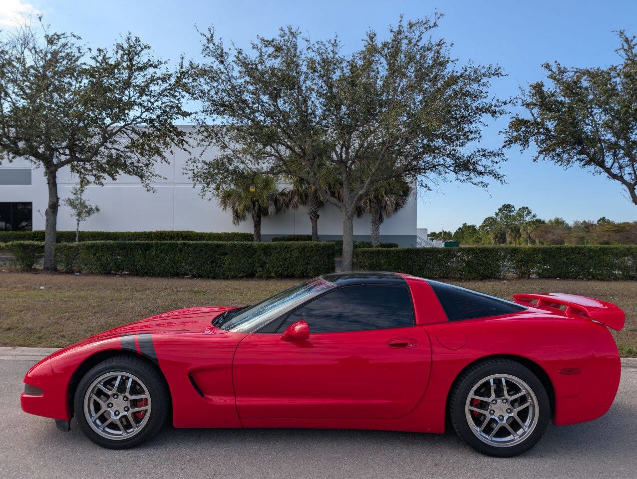 Used 2000 Chevrolet Corvette Coupe w/ Roof Pkg image 9