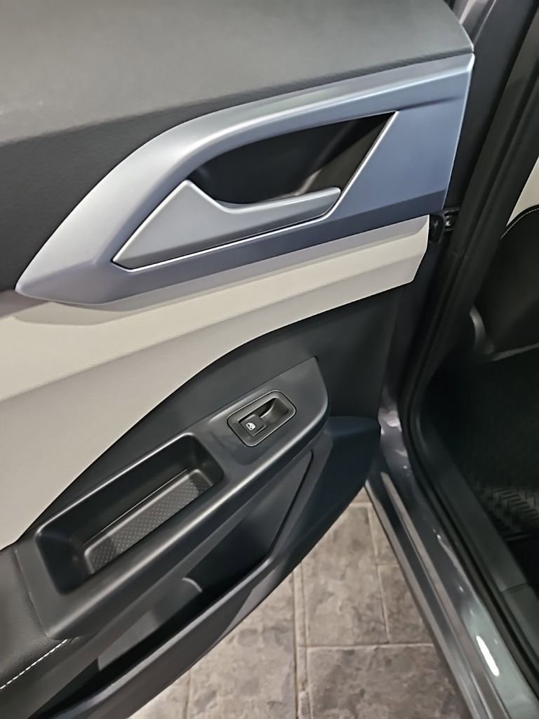 New 2026 Volkswagen Taos SE AWD/4WD image 21