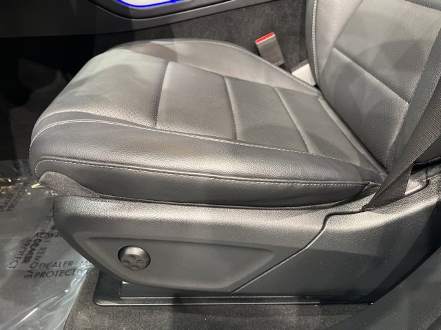 Used 2025 Mercedes-Benz GLE 450e 4MATIC w/ AMG Line Exterior image 23