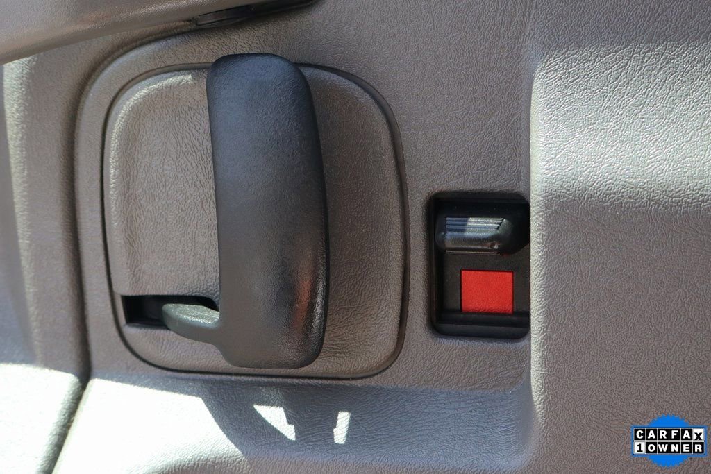 Used 2018 Chevrolet Express 3500 RWD image 16