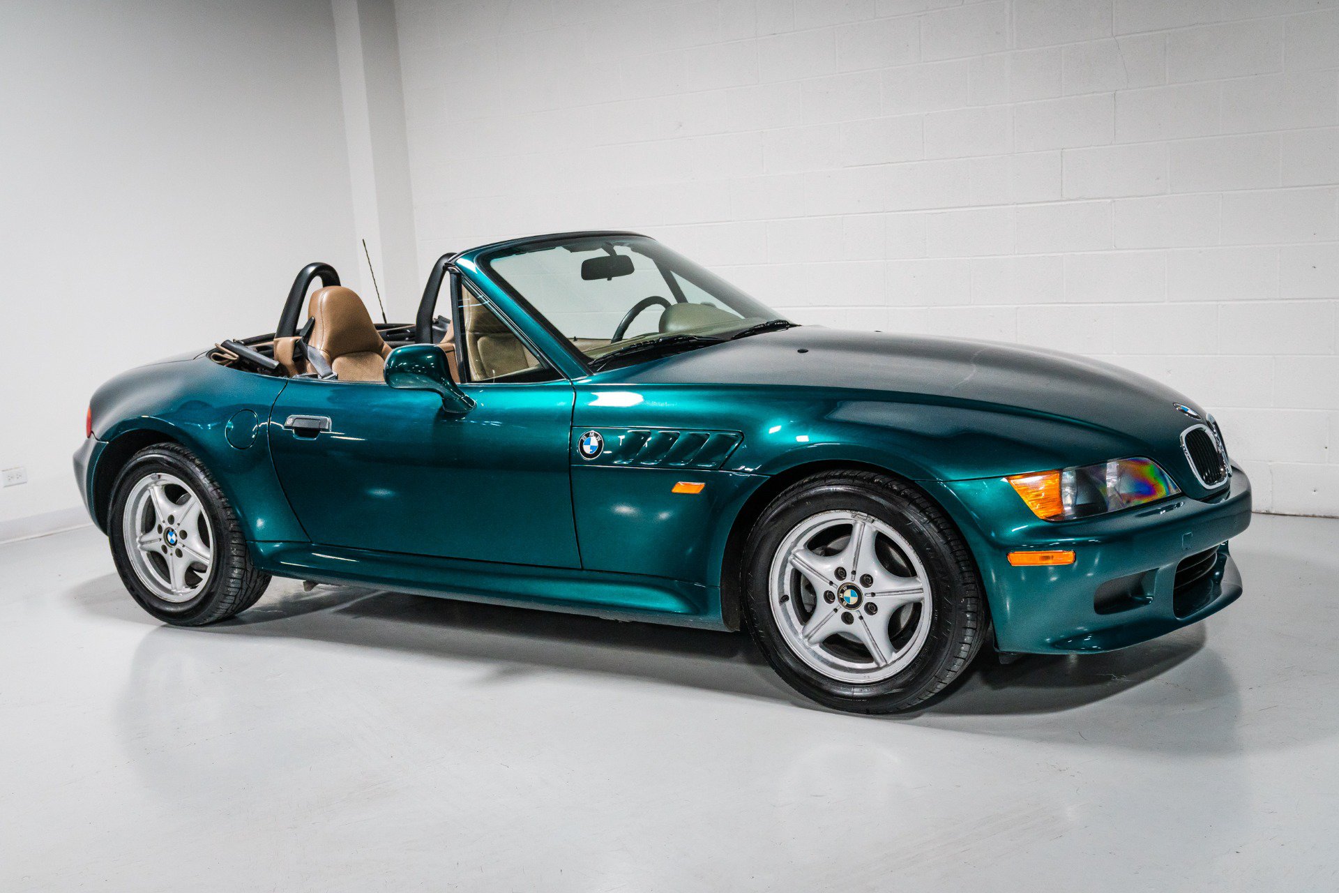 Used 1999 BMW Z3 2.5i RWD image 1