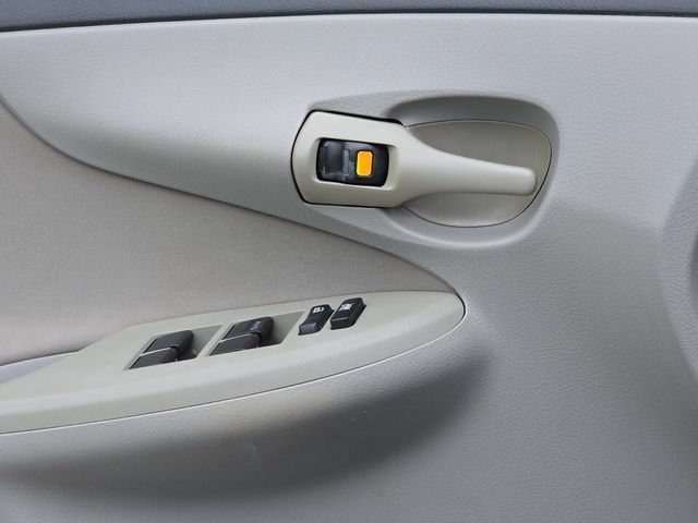 Used 2013 Toyota Corolla L FWD image 25